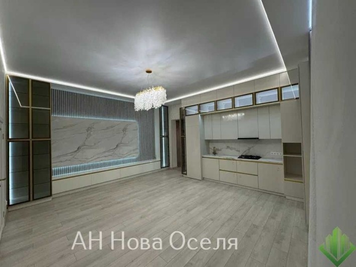 Ексклюзивна квартира в центрі міста з сучасним ремонтом - фото 1