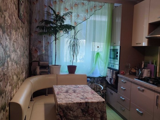 Від ВЛАСНИКА без комісії продається трикімнатну квартира в Придніпровс Днепр