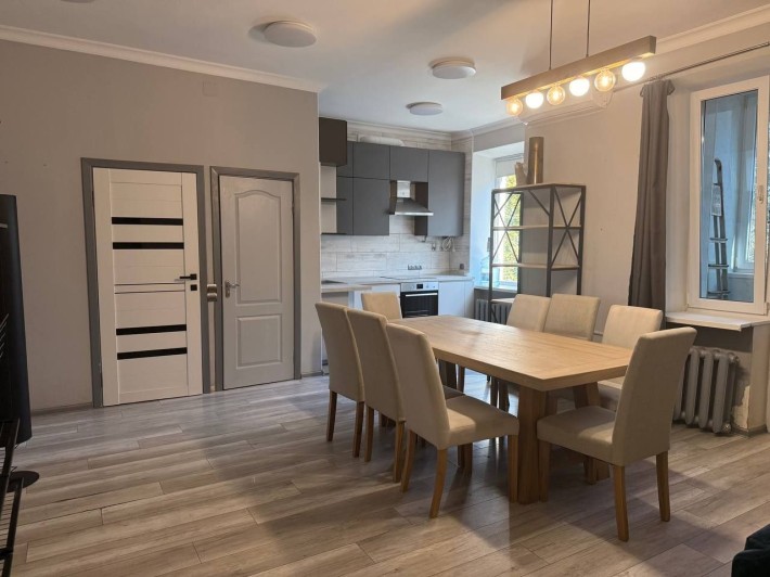 Продам сучасну 2х кім квартиру в центрі міста - фото 1