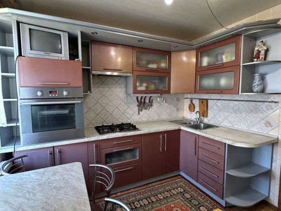 Продаж 3-к квартири на Пісках