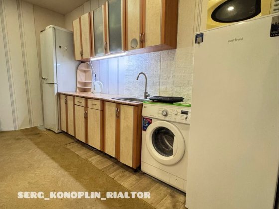 Продам просторную 2к квартиру с частичным ремонтом в таунхаусе в Центр Днепр