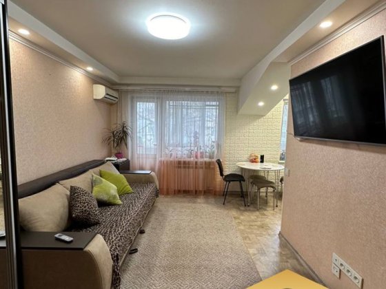 Продаж 2-к квартири-студії в ЦЕНТРІ міста