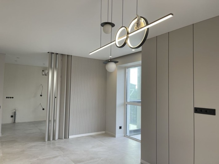 2х кімнатна квартира з якісним ремонтом в новобудові в центрі міста. - фото 1