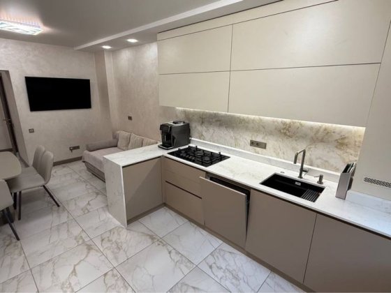 Продам 4х комнатную квартиру Новострой Набережная 2 ЭТАЖ!!! Днепр