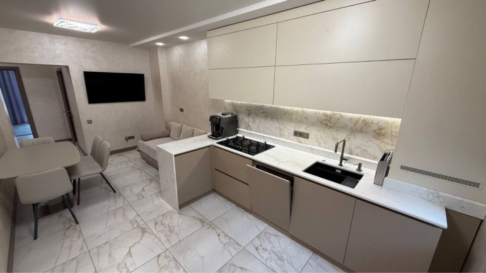 Продам 4х комнатную квартиру Новострой Набережная 2 ЭТАЖ!!! - фото 1