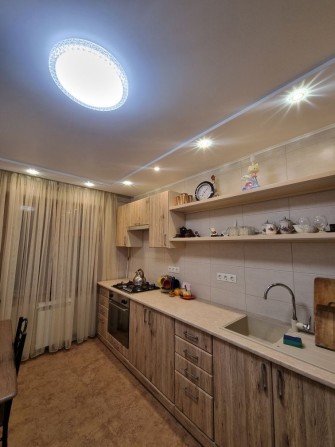 Простора 4-кімнатна на Типографії  ТЦ " Плазма" - фото 1