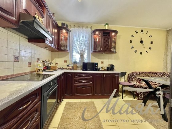 3кімн. в центрі, Набережна 4/14