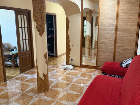 Продам 4х кімнатну в центрі Житомир