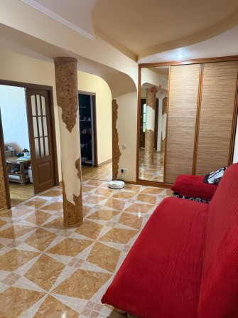 Продам 4х кімнатну в центрі - фото 1