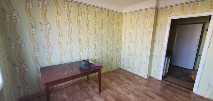 продам 1комн квартиру гостинка на Победы 117, больница 5 - фото 1