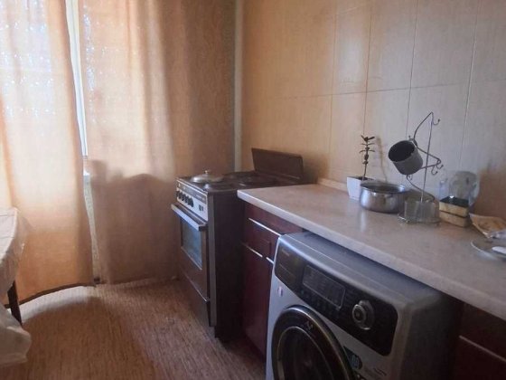 Продается 3х к.кв. на жм Тополь- 1  Запорожское шоссе Днепр