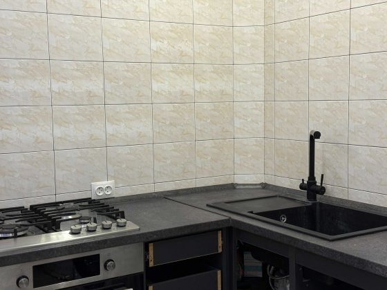 Продаю полнометражную двухкомнатную квартиру по ул. Сталеваров. Запорожье