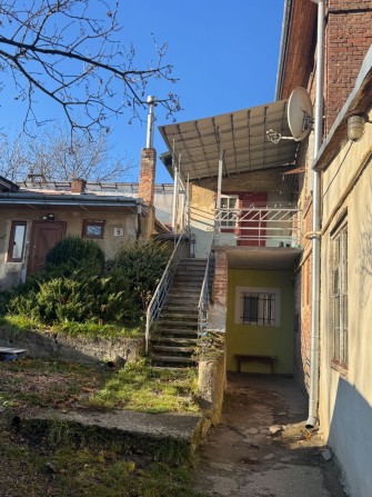 Продаж 2-кімнатної квартири по вул. Сріблиста. - фото 1