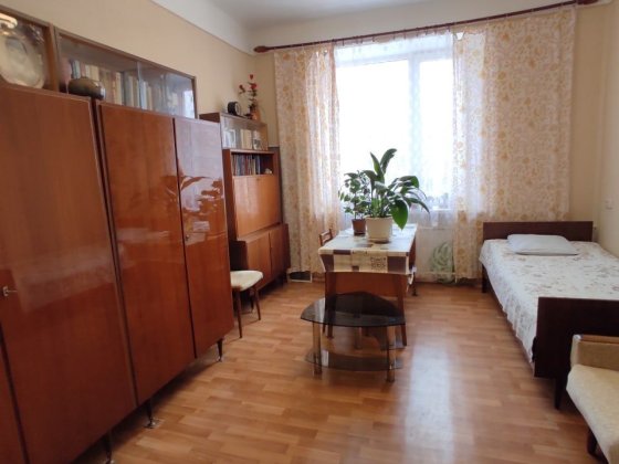 3х кв . 76 м*2.  Сталинка. Центр. 4/5