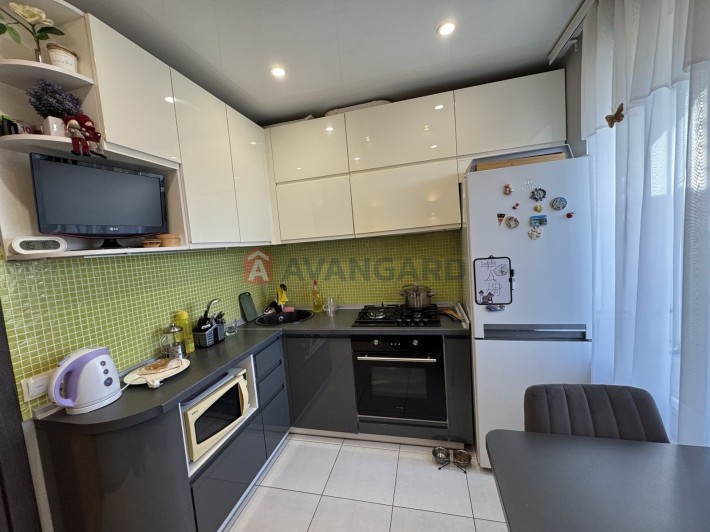 Продаж 2к, квартири вул. Незалежної України - фото 1