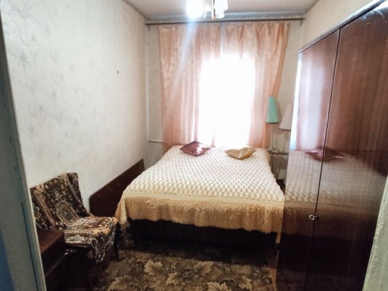 Здається кімната в приватному будинку. Чернігів