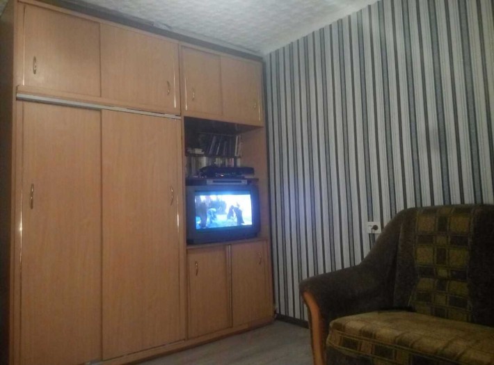 Сдам комнату на Тополе с ремонтом и балконом - фото 1