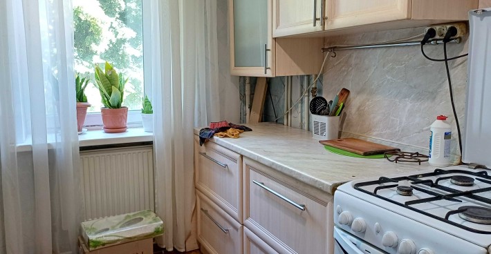 Здаеться окрема кімната для однієї дівчини без хозяйкі - фото 1