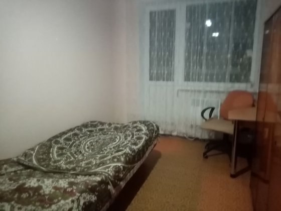 Здається кімната для  дівчини-студентки. Без шкідливих звичок. Кропивницкий