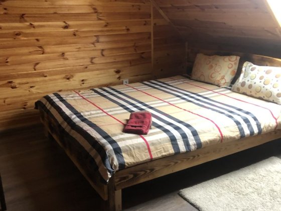 Здам будинок , в дийді є прохід до озера