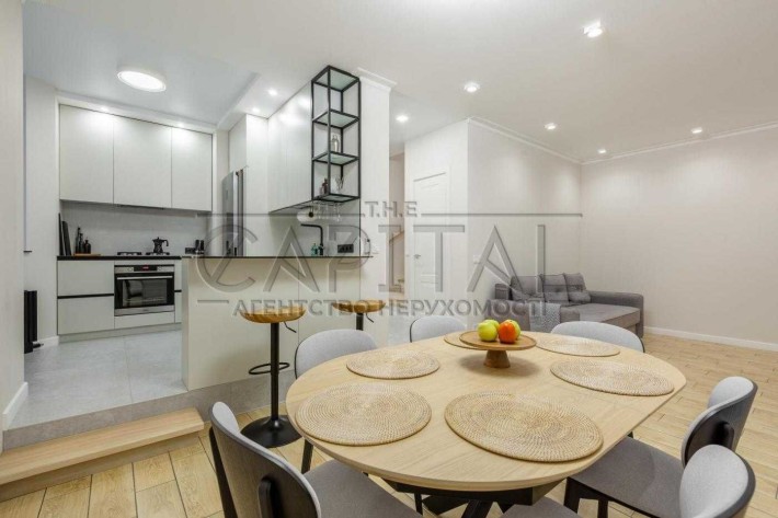 Сучасний будинок 150 м² у Гатне з ремонтом, гаражем та автономією - фото 1