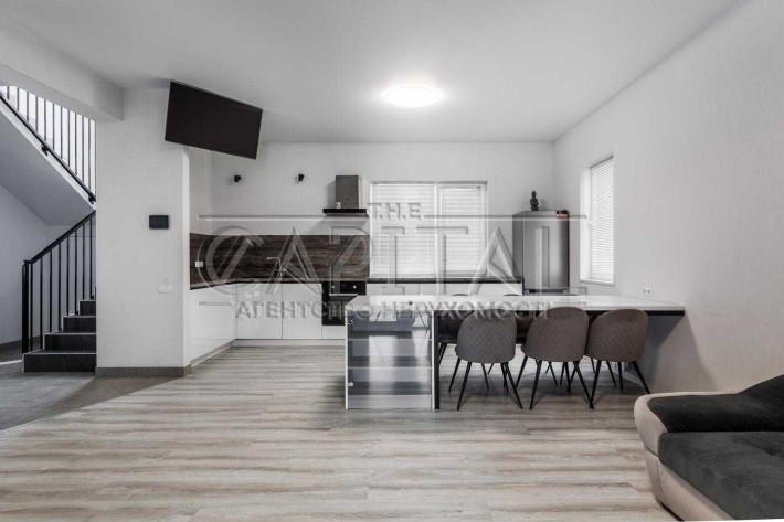 Здається сучасний будинок в Гатне є генератор стильний ремонт - фото 1