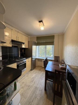 Продам 1 комнатную квартиру на Красном Камне в кирпичном доме - фото 1