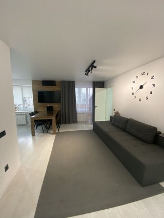 Видова 3-кімнатна квартира в історичному центрі Житомира, Євроремонт. - фото 1