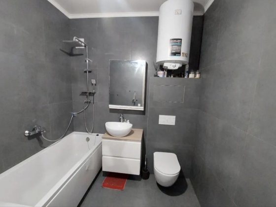 Продам 3-ком квартиру в середине проспекта Поля Дніпро