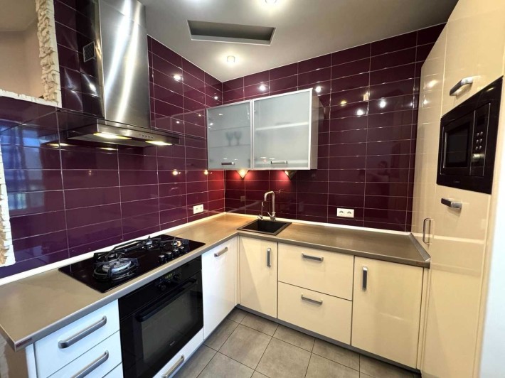 Продам 2-к, автономне опалення, вул. Полякова, 2 Шевченківський - фото 1