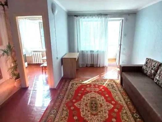 Продам хорошую 1о комн кв 2 эт/5ти. Центр Запорожья Запорожье