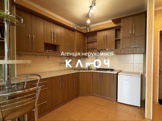 Продаж 2к квартири в ЦЕНТРІ! Меблі та техніка! Кропивницький