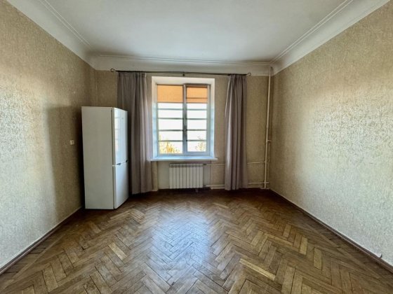 Продам 2 ком Сталинку в центре ул,Сичеславская набережная Днепр