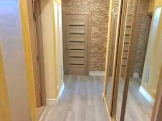 Продам 2-х комнатную " Сталинку" 50 м2  Автономка!!! Николаев