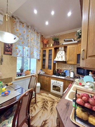 Продам 2-х комнатную " Сталинку" 63 м2 в Центре / Адмиральская - фото 1