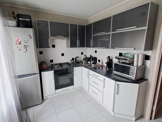 Продаж 2 кімнатної квартири з техн та меблями на Пісках