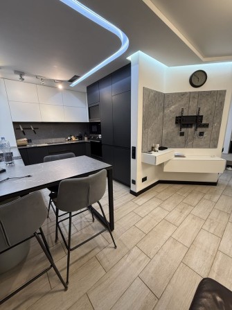 Продам квартиру з ремонтом ! - фото 1