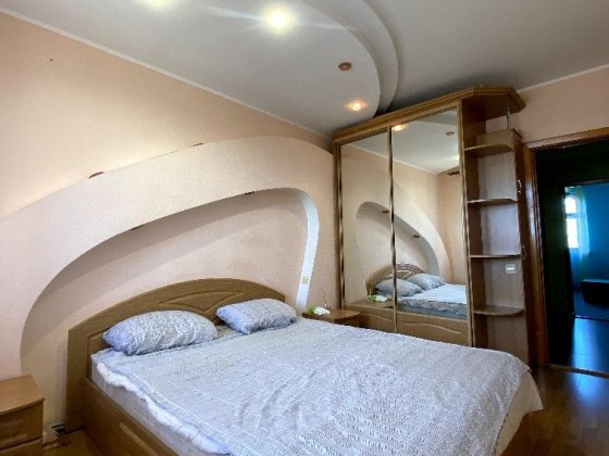 Продаж просторої трьохкімнатної квартири на Жадова( ближне) Кропивницкий