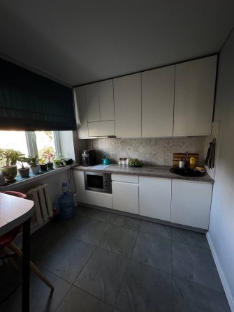 Двухкімнатна квартира-студія без комісії - фото 1