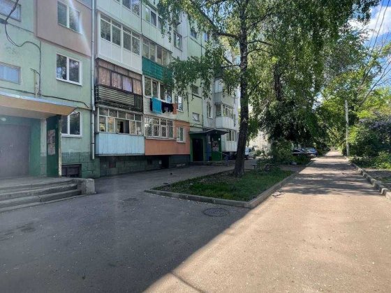 Простора 4-кімнатна квартира біля АТБ на Бєляєва -  ПІД РЕМОНТ! Кропивницкий