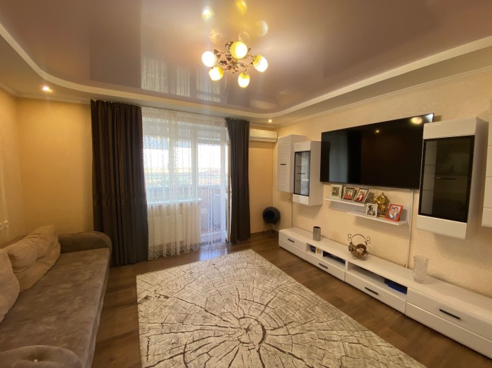 Продаж трикімнатної квартири з гарним краєвидом в мкр. Північний (л1) - фото 1