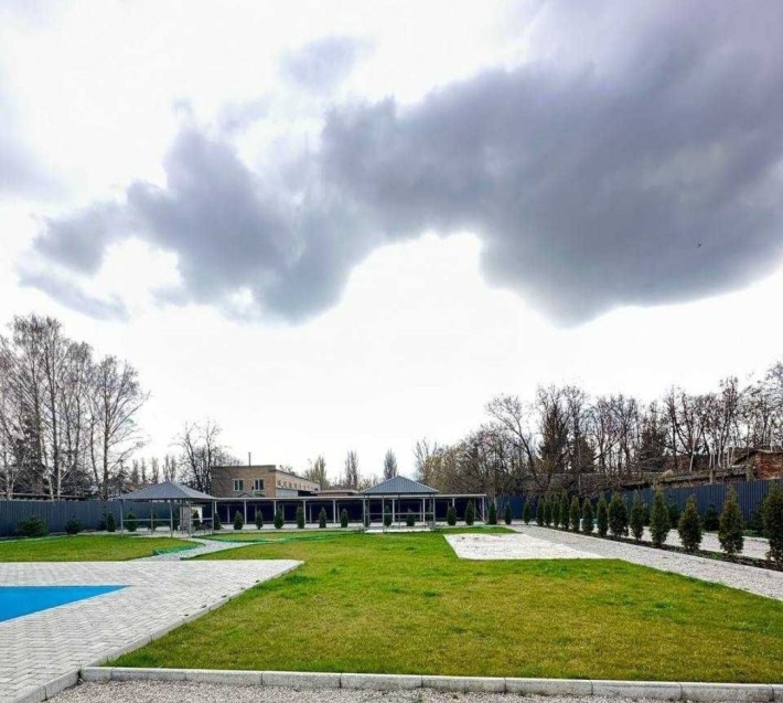 Двохрівнева кімнатна  в новобудові з басейном - фото 1