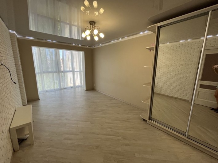 Продаж 2 к. квартири з ремонтом вул. Космонавтів, зуп. Електронна - фото 1