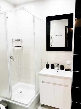 Продам 1к. кв 3/5 центр, вул. Патріотична78 з ремонтом та меблями - фото 1