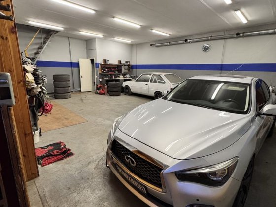 Сдам недорого комнату в капитальном трехуровневом гараже с удобствами Киев