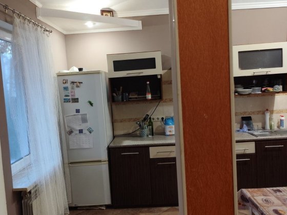 Подільський р-н .Здам кімнату дівчині.4000+комуналка. Киев