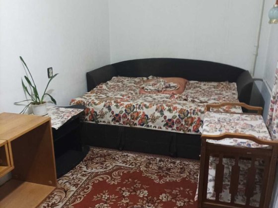 2 кім. квартира. Окремі кімнати,Ольжича вул .,біля метро Дорогожичі. Киев