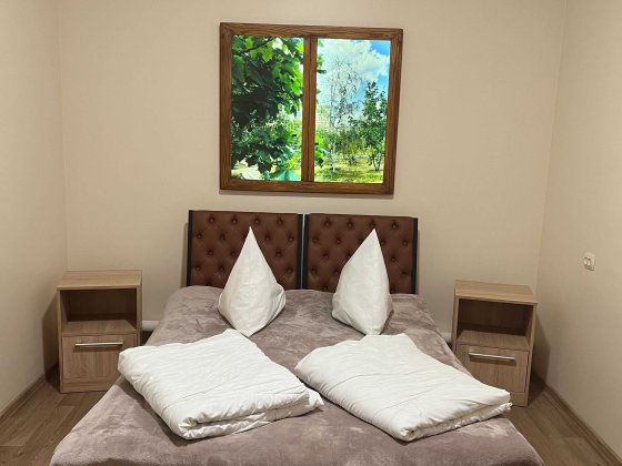 Здається кімната на метро  Либідській . Перший поверх-безпечно. Киев