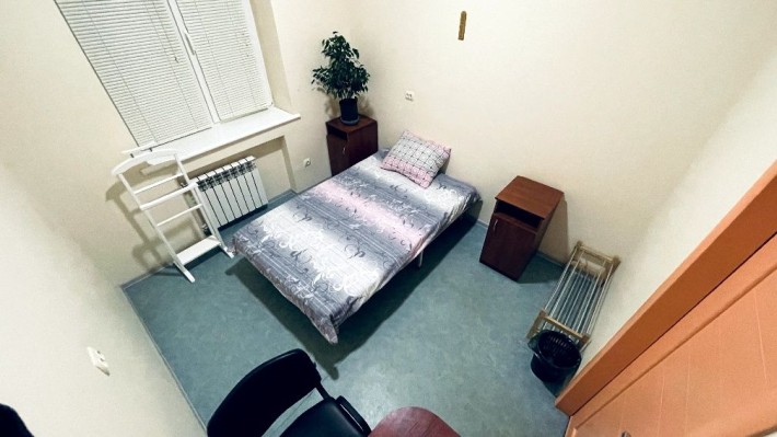 Шок ціна! Дешева кімната  в Центрі!Перший поверх -безпечно. - фото 1