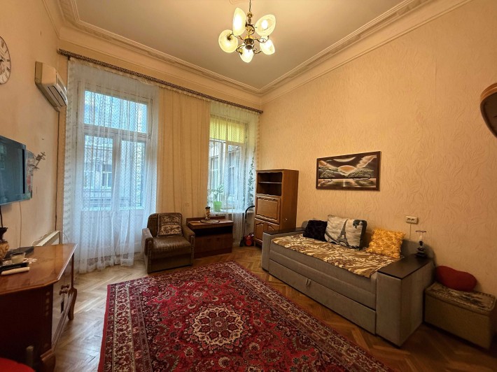 Комната в коммуне на Дерибасовской, со своей кухней и ванной - фото 1